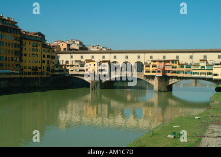 Le Ponte Vecchio sur l'Arno, Florence, Italie Banque D'Images