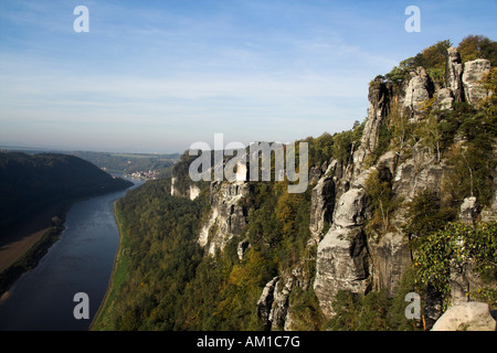 Lookout point au-dessus de l'Elbe, des montagnes de grès de l'Elbe, Saxe, Allemagne Banque D'Images