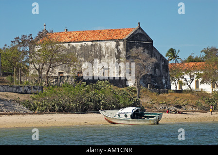 Église dans la ville fantôme d'Ibo Island, îles des Quirimbas, au Mozambique, l'Afrique Banque D'Images