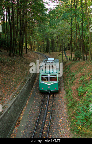 Train à crémaillère à ruines de château Drachenfels Crag près de Bonn en Rhénanie du Nord-Westphalie Allemagne Europe Banque D'Images