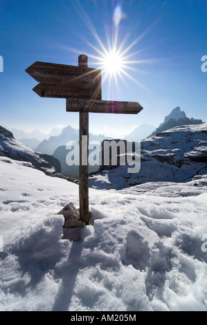 Direction à l'Buellelejoch Sextenan, Dolomites, Tyrol du Sud, Italie Banque D'Images