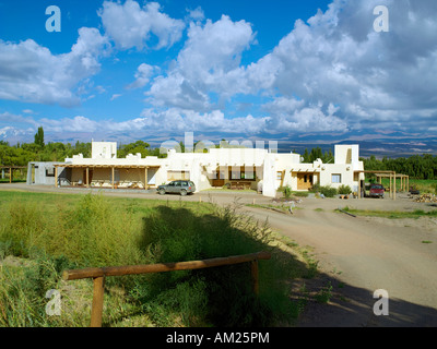Un hôtel de style adobe Inn à Barreal dans la vallée de Calingasta Banque D'Images