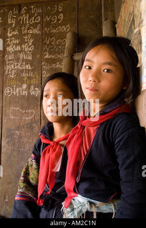 Hmong noir in village maison près de Sa Pa Banque D'Images