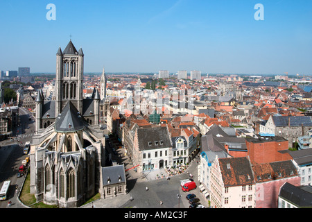 Vue sur l'église Saint-Nicolas et le centre-ville depuis le Beffroi (Belfort), Gand, Belgique Banque D'Images