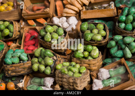 Paniers de légumes miniatures à utiliser dans les configurations du modèle. Banque D'Images