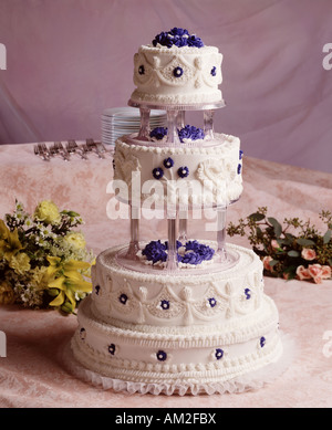 Maison de vacances romantique à temps partie 3 gâteau de mariage célébration décoration fantaisie Banque D'Images