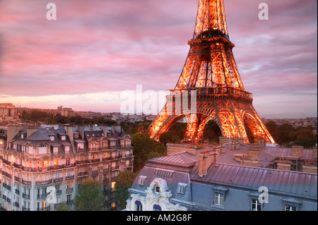 France Paris Tour Eiffel surplombant la ville Banque D'Images