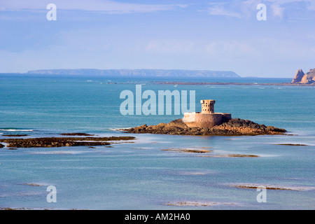 Channel Islands Jersey Vue sur Rocco Tour St Ouens Bay à Guernesey Banque D'Images