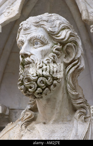 Statue ornant le Palazzo Comunale (aka Palazzo Pubblico), Piazza del Campo, Sienne, Toscane, Italie Banque D'Images