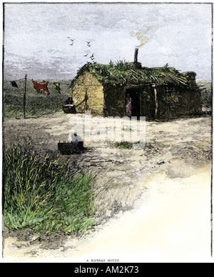 Famille pionnière sur la hutte de grandes plaines du Kansas des années 1800. À la main, gravure sur bois Banque D'Images