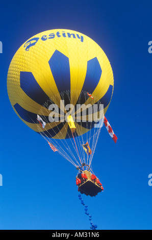 Un ballon en vol au cours de la Gordon Bennett Balloon Race à Palm Springs en Californie Banque D'Images