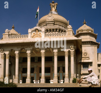 L'Inde. Karnataka. Bangalore. Vidhana Soudha, secrétariat d'État Banque D'Images
