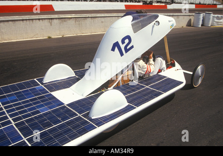 Voiture à énergie solaire à l'énergie solaire et l'AZ 500 électrique Banque D'Images