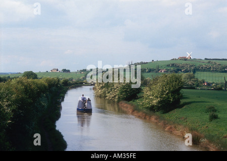 L'Oxford Canal près de Napton on the Hill dans le Warwickshire Angleterre UK Banque D'Images