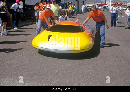 Voiture à énergie solaire à l'énergie solaire et l'AZ 500 électrique Banque D'Images