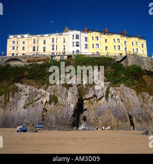 Maisons sur les falaises au-dessus de South Beach, Tenby, Pembrokeshire South Wales UK Banque D'Images