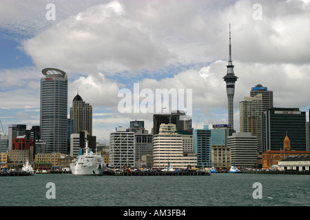 Auckland Sky Tower et city scape Auckalnd ville Ile du Nord Nouvelle Zélande Banque D'Images