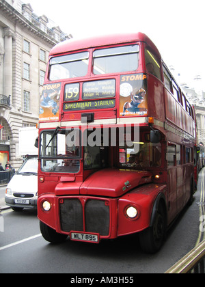 Routemaster RML 895 Bus dans Regent Street sur la Route 159 Banque D'Images