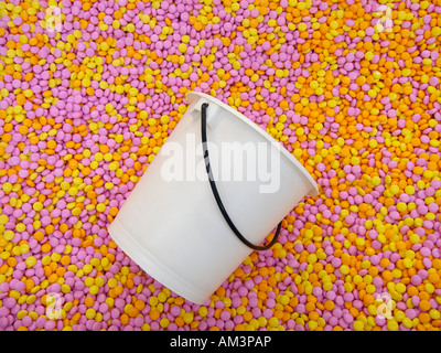 Mentos par l'bucketload Perfetti Van Melle dans l'usine de bonbons à Breda aux Pays-Bas Banque D'Images