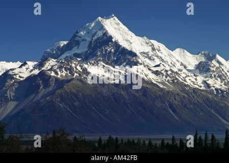 L'Aoraki Mt Cook ile sud Nouvelle Zelande vue d'un camping touristique populaire dans le Cook national park Banque D'Images