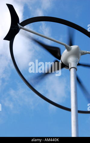 L'éolienne de toit rapide fabriqués et vendus par les dispositifs d'énergies renouvelables à Édimbourg en Écosse. (© Alan Davidson) Banque D'Images