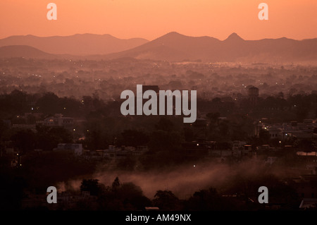 Un beau lever de soleil sur le Rajasthan incroyable, Udaipur DEDANS Banque D'Images