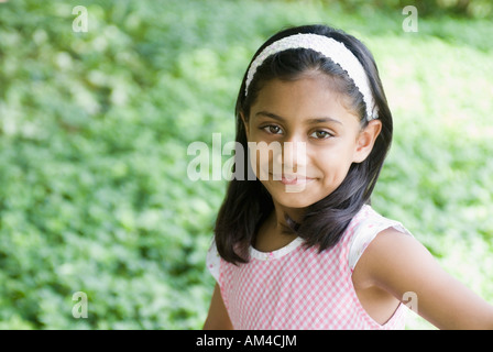 Portrait d'une jeune fille souriant Banque D'Images