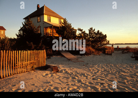 Maison de plage au coucher du soleil Banque D'Images
