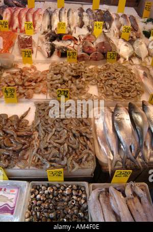 Piscine en plein air sur la rue des poissons et fruits de mer Banque D'Images