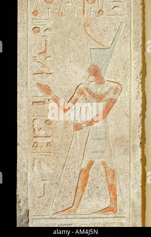 Hiéroglyphes sur l'entrée du sanctuaire du temple Hatshepsut Egypte Afrique du Nord Banque D'Images