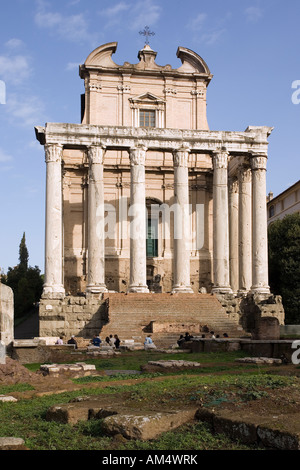 Le Forum Romain, Temple d'Antonius et Faustine, Rome, Italie Banque D'Images