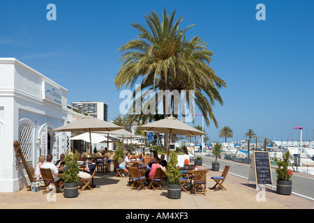 Restaurant à la plage, Marbella, Costa del Sol, Andalousie, Espagne Banque D'Images