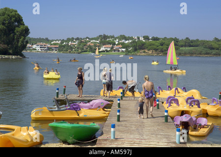 Le Portugal, l'Algarve, sports nautiques sur le lac à Quinta do Lago Banque D'Images