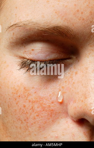 Oeil avec une larme Banque D'Images