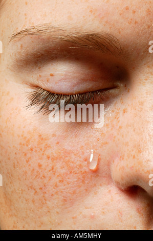 Oeil avec une larme Banque D'Images