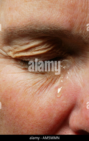 Oeil avec une larme Banque D'Images