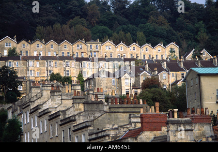 Des toits terrasses géorgiennes dans Thomas Street, Bath, Somerset, Royaume-Uni Banque D'Images