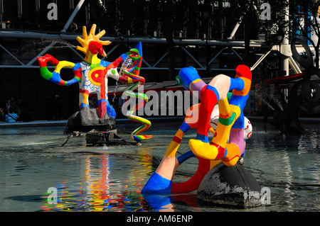 Place Igor Stravinsky, près du centre Pompidou, a une fontaine parisien contemporain, Paris, France Banque D'Images