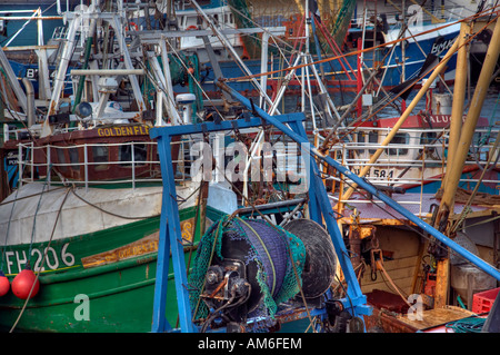 Chalutiers à perche en attente de la marée pour changer, leur permettant d'aller à la mer. Banque D'Images