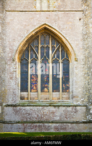 Un vitrail. Extérieur de Christchurch Priory, Dorset. UK. Banque D'Images