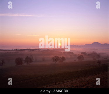 Le lever du soleil, Hoegl, Bad Reichenhall, Chiemgau, Haute-Bavière, Allemagne Banque D'Images