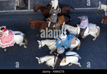 Jerez de la Frontera la fraternité locale quitte la ville sur sa façon d'El Rocio Banque D'Images