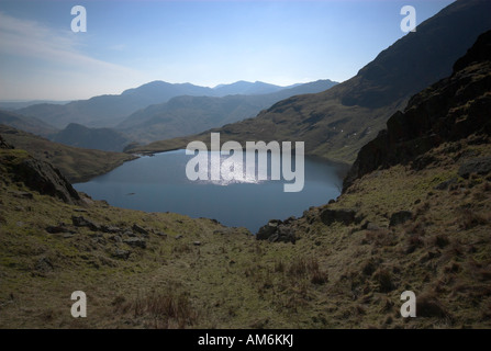 La vue de Harrison Stickle et Pavey Ark sur Stickle Tarn vers le Wrynose Pass Banque D'Images