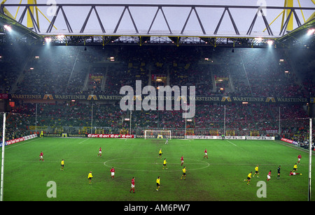 Le club de football allemand du Borussia Dortmund à jouer sur leur sol (Signal Iduna Park Westfalenstadion) Banque D'Images