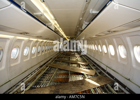 L'intérieur d'un avion sans sièges Banque D'Images