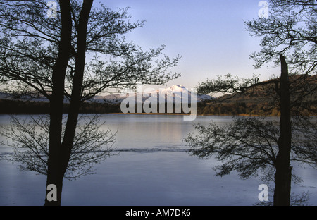 Ben Lomond vue du lac de Menteith Ecosse Banque D'Images