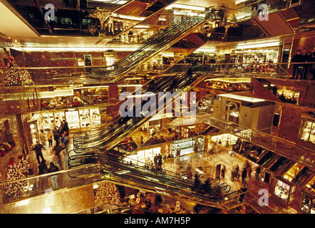 Atrium prétentieux de Trump Tower, New York City, USA Banque D'Images