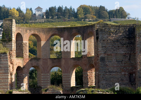 Bain public de l'empereur, fenêtres voûtées du Caldarium, Trèves, Rhénanie-Palatinat, Allemagne Banque D'Images