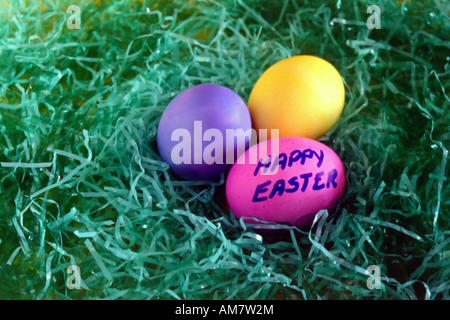 Un non-religieux sectaire, l'image de Pâques de certaines des choses que les enfants dans le monde entier rendez-vous sur : bonbons, friandises, des lapins et des oeufs de Pâques. Banque D'Images