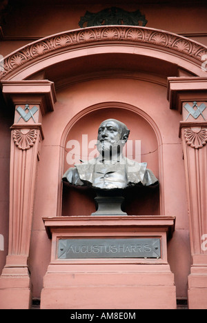 Statue d'Auguste Harris en dehors du Theatre Royal Drury Lane London England Banque D'Images